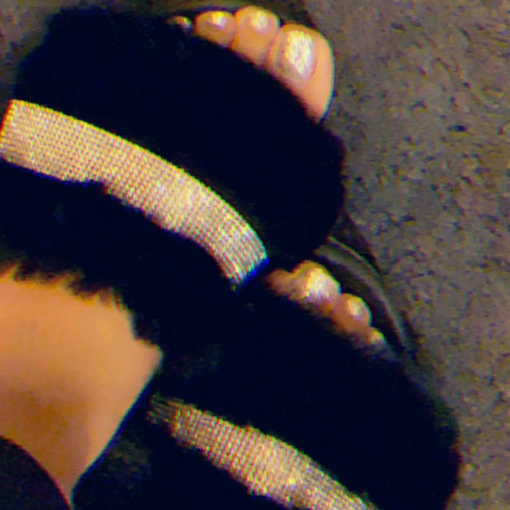 Issa vibe Fur Slides(black)